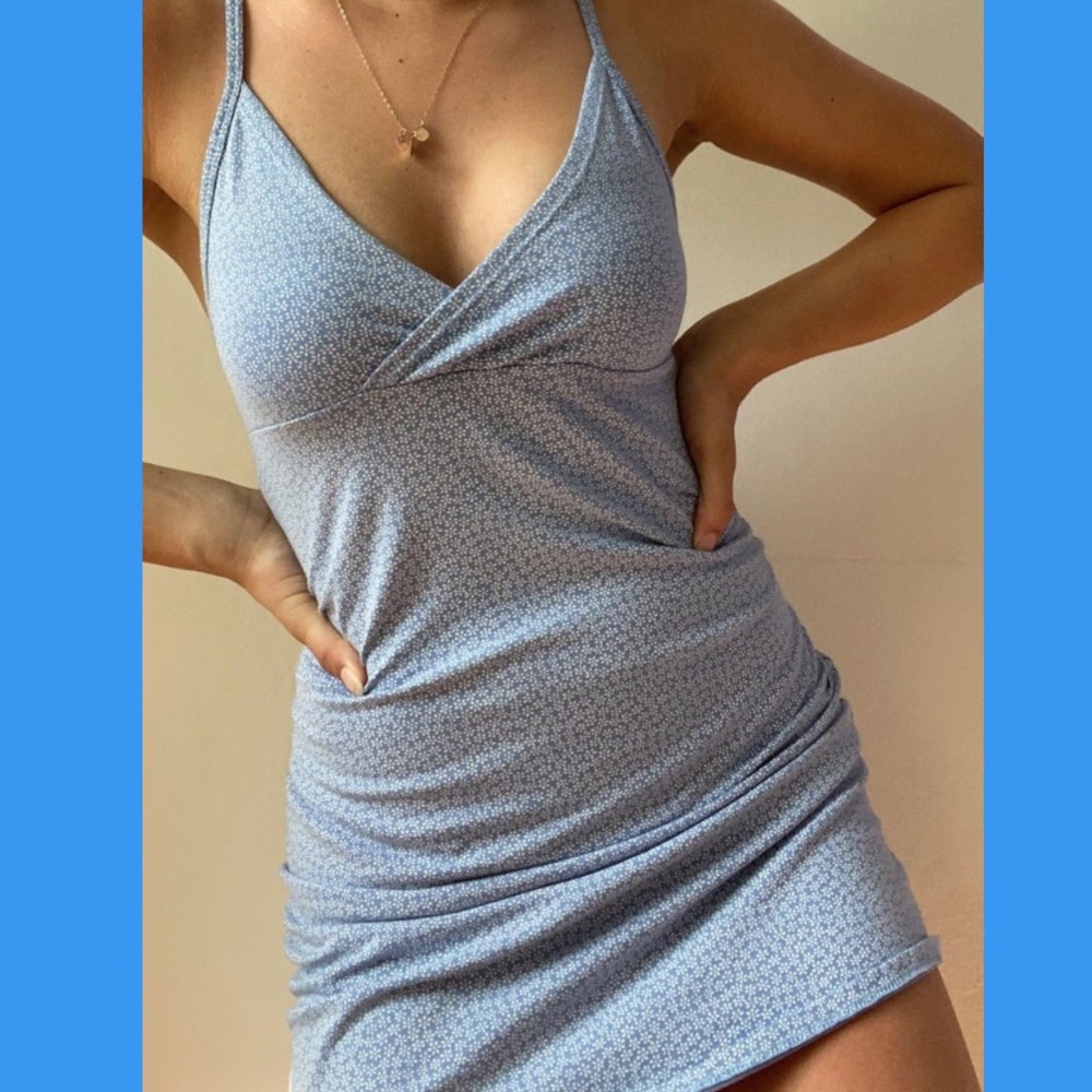 BRANDY MELVILLE tight fit floral dress